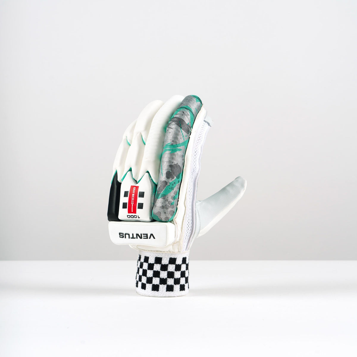 Gray-Nicolls Ventus 1.0 1000 Batting Gloves — product detail view 6