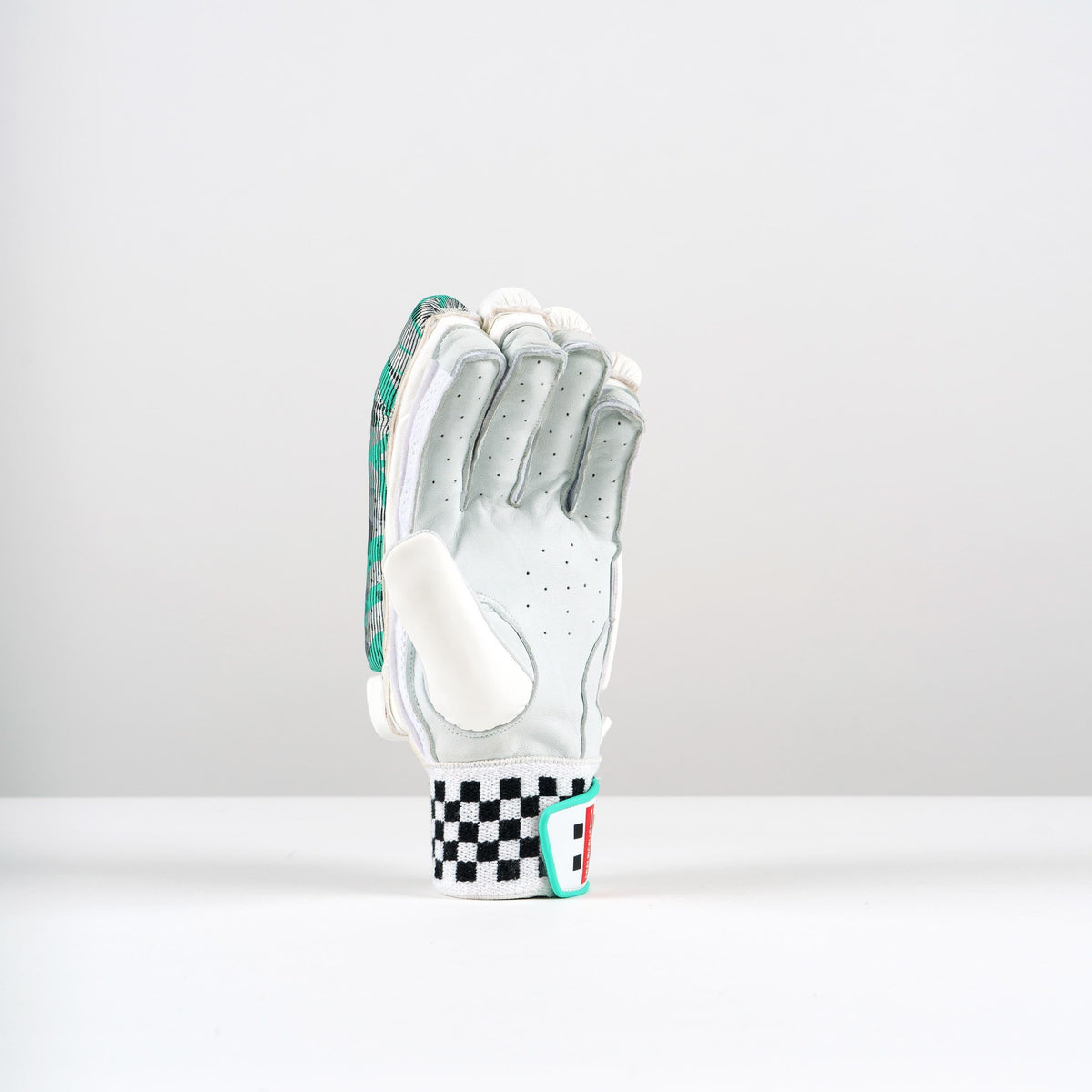 Gray-Nicolls Ventus 1.0 1000 Batting Gloves — product detail view 7