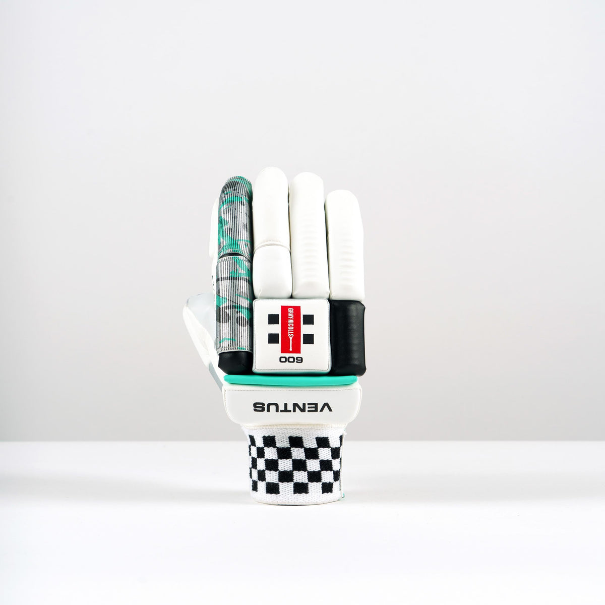 Gray-Nicolls Ventus 1.0 600 Batting Gloves — product detail view 2