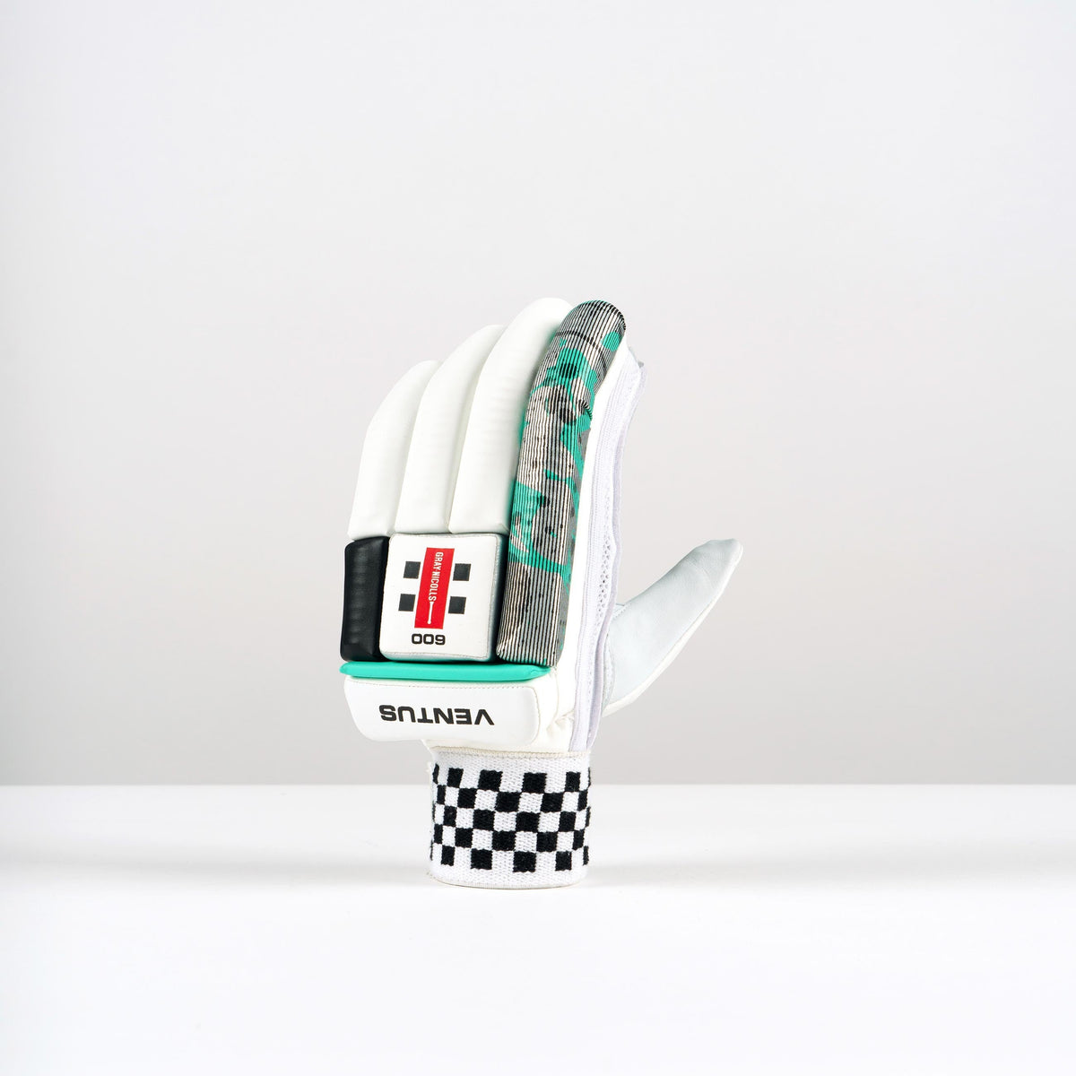 Gray-Nicolls Ventus 1.0 600 Batting Gloves — product detail view 6